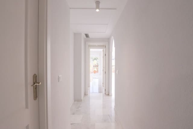 2 makuuhuone Kattohuoneisto myytävänä paikassa La Reserva, Marbella - 349 000 € (Ref: 9497707)