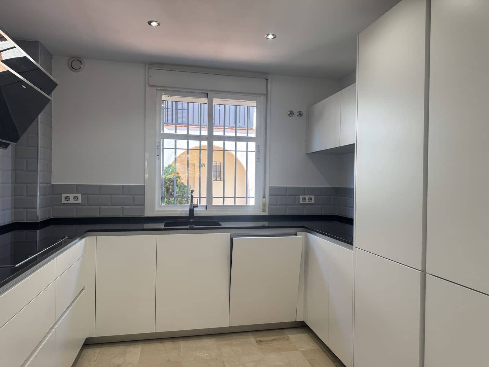 5 soveværelse Byhus til salg i Marbella - € 850.000 (Ref: 9501973)