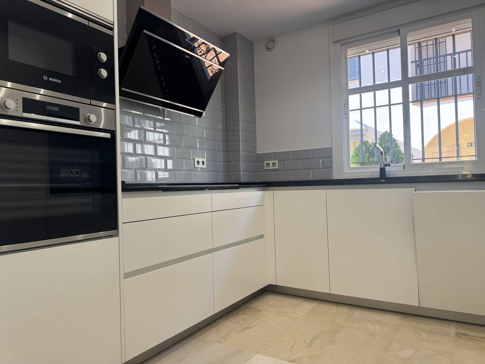 5 soveværelse Byhus til salg i Marbella - € 850.000 (Ref: 9501973)