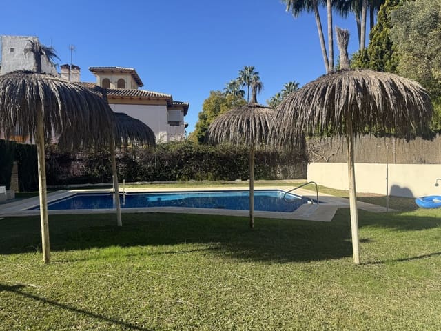 5 soveværelse Byhus til salg i Marbella - € 850.000 (Ref: 9501973)