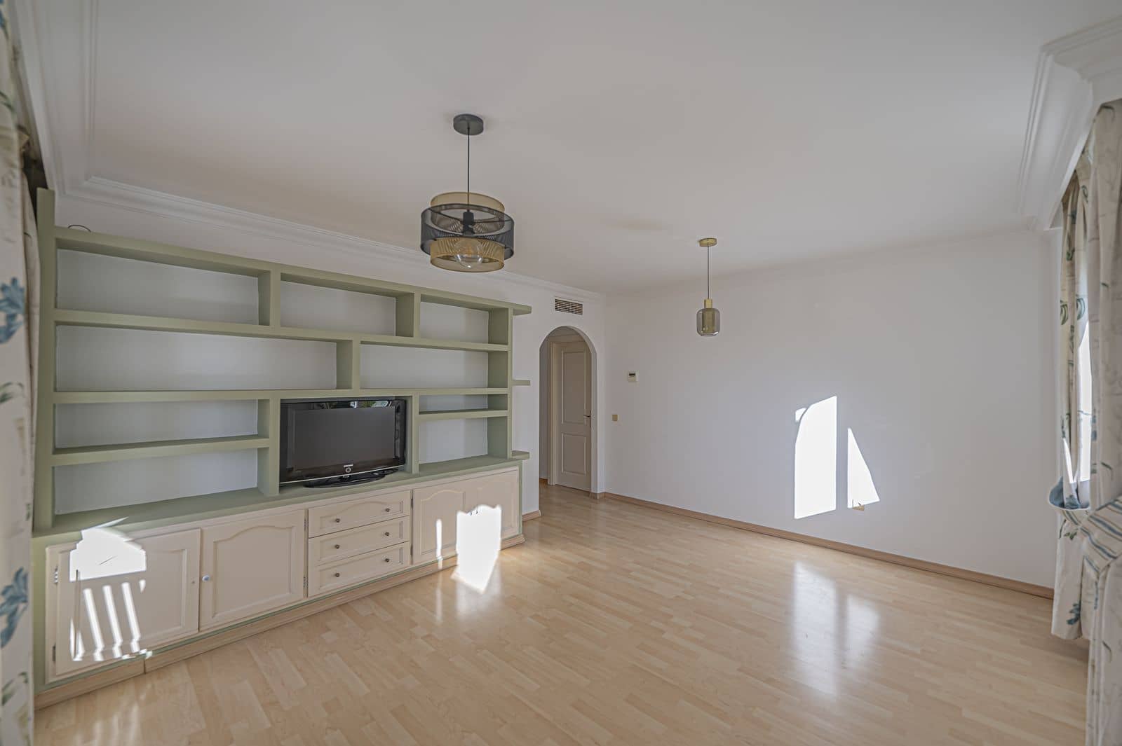 3 bedroom Apartment for sale in Golden Mile - € 670,000 (Ref: 9501978)
