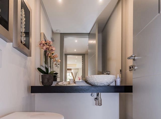 3 bedroom Semi-detached Villa for sale in Marbella - € 1,800,000 (Ref: 9501983)