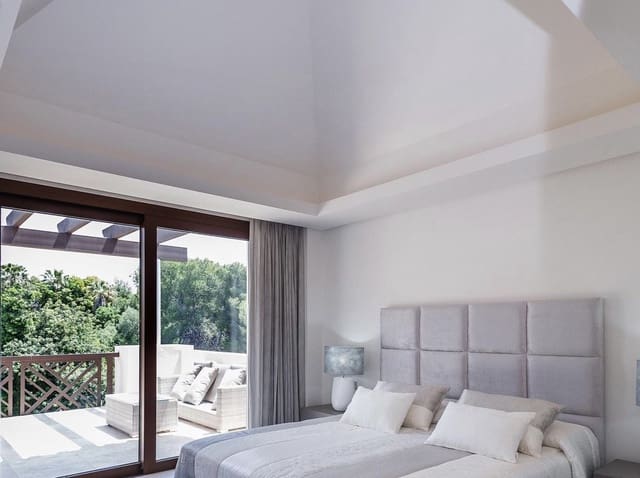 3 bedroom Semi-detached Villa for sale in Marbella - € 1,800,000 (Ref: 9501983)