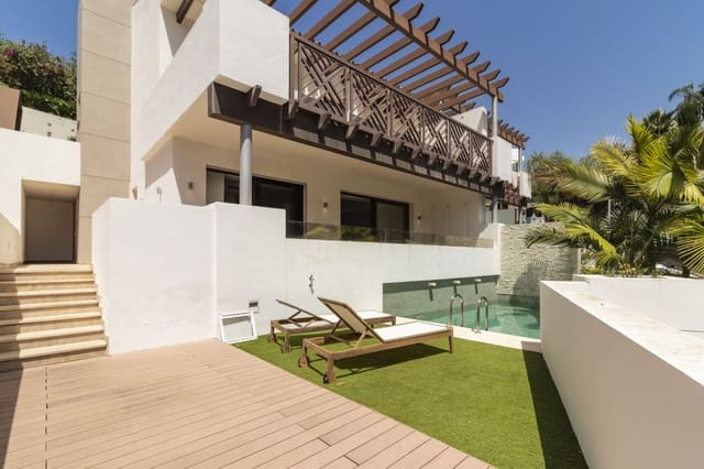 3 bedroom Semi-detached Villa for sale in Marbella - € 1,800,000 (Ref: 9501983)