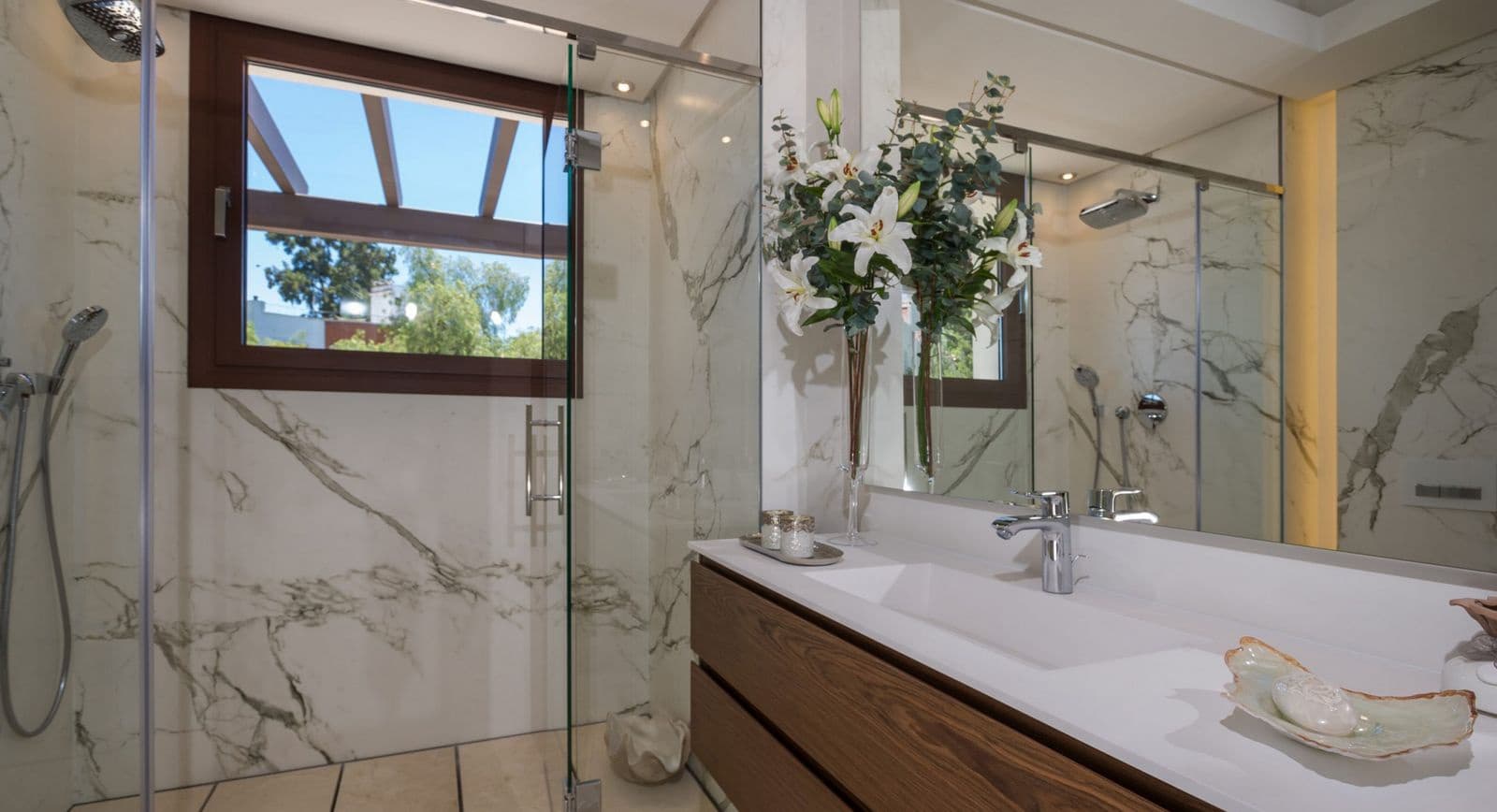 3 bedroom Semi-detached Villa for sale in Marbella - € 1,800,000 (Ref: 9501983)