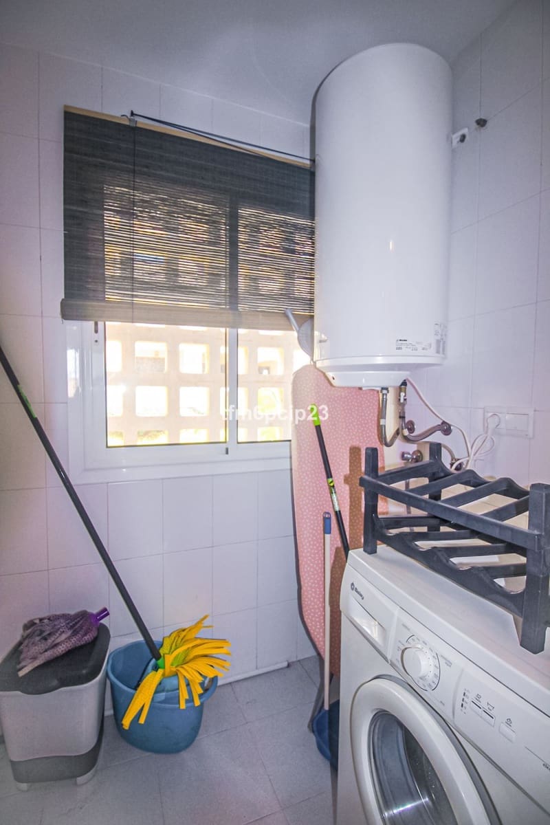 2 bedroom Apartment for sale in La Duquesa / Puerto de la Duquesa - € 255,000 (Ref: 9501985)