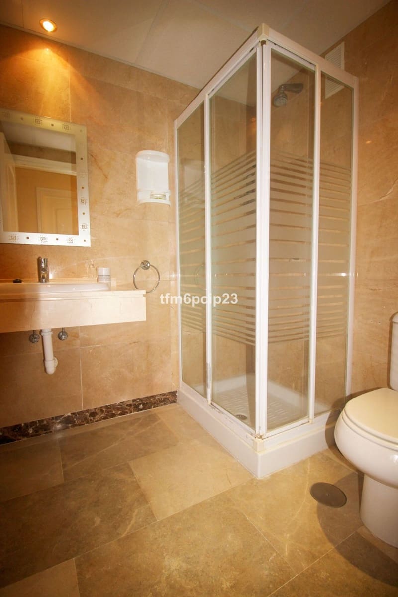 2 bedroom Apartment for sale in La Duquesa / Puerto de la Duquesa - € 255,000 (Ref: 9501985)