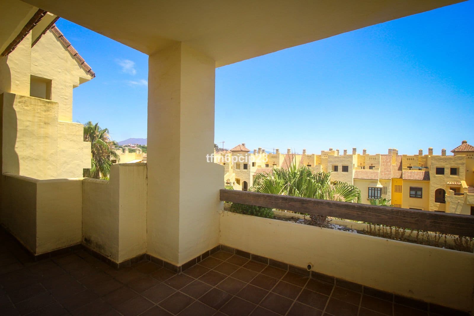 2 bedroom Apartment for sale in La Duquesa / Puerto de la Duquesa - € 255,000 (Ref: 9501985)