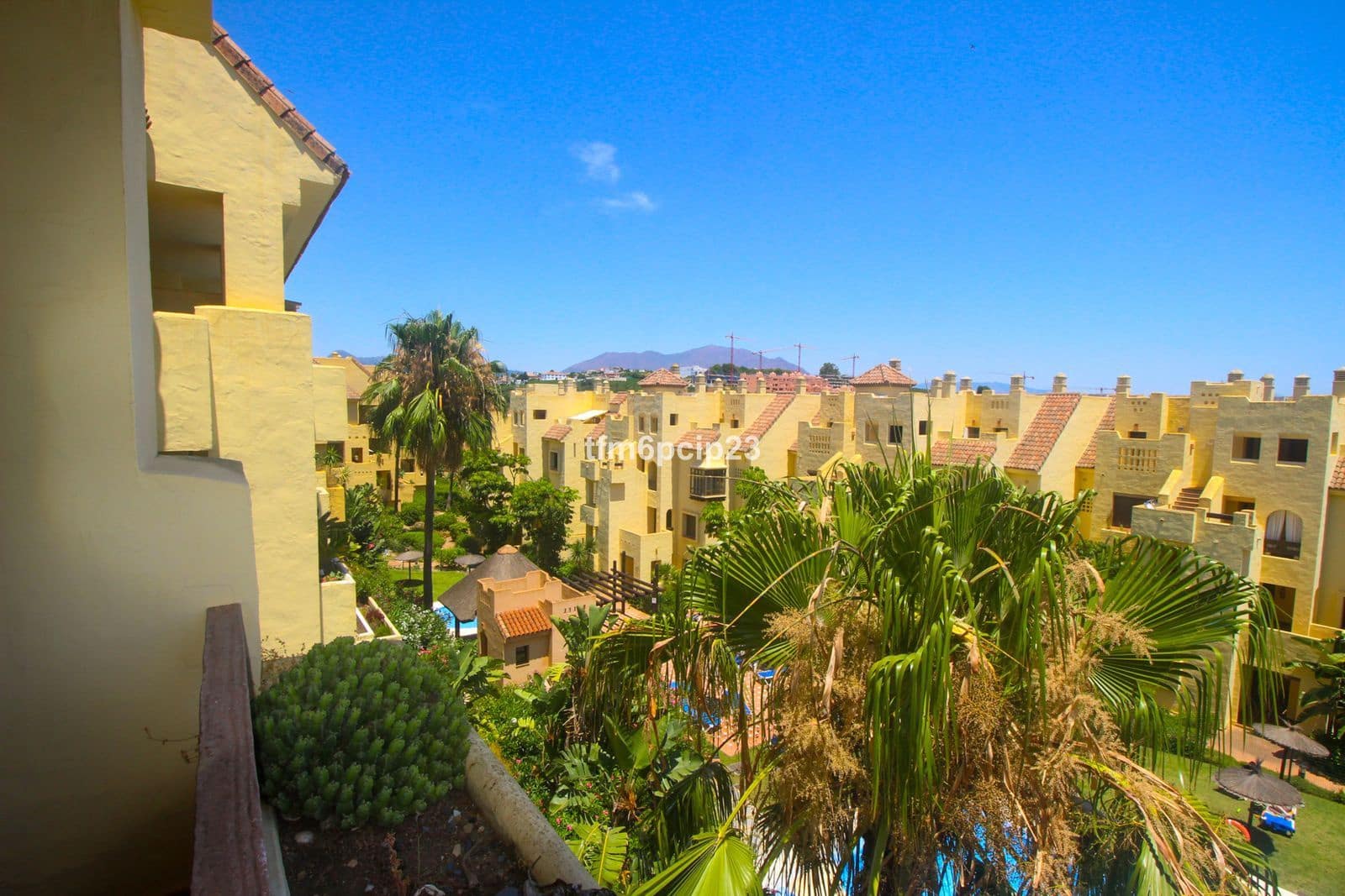 2 bedroom Apartment for sale in La Duquesa / Puerto de la Duquesa - € 255,000 (Ref: 9501985)