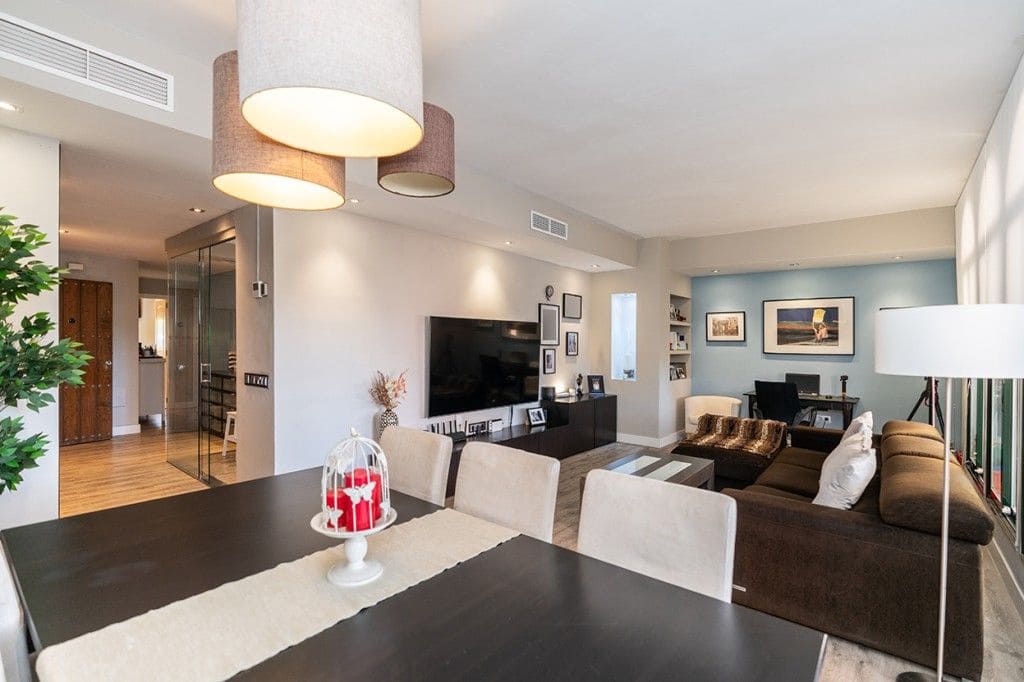 3 bedroom Apartment for sale in Elviria - € 549,000 (Ref: 9501988)