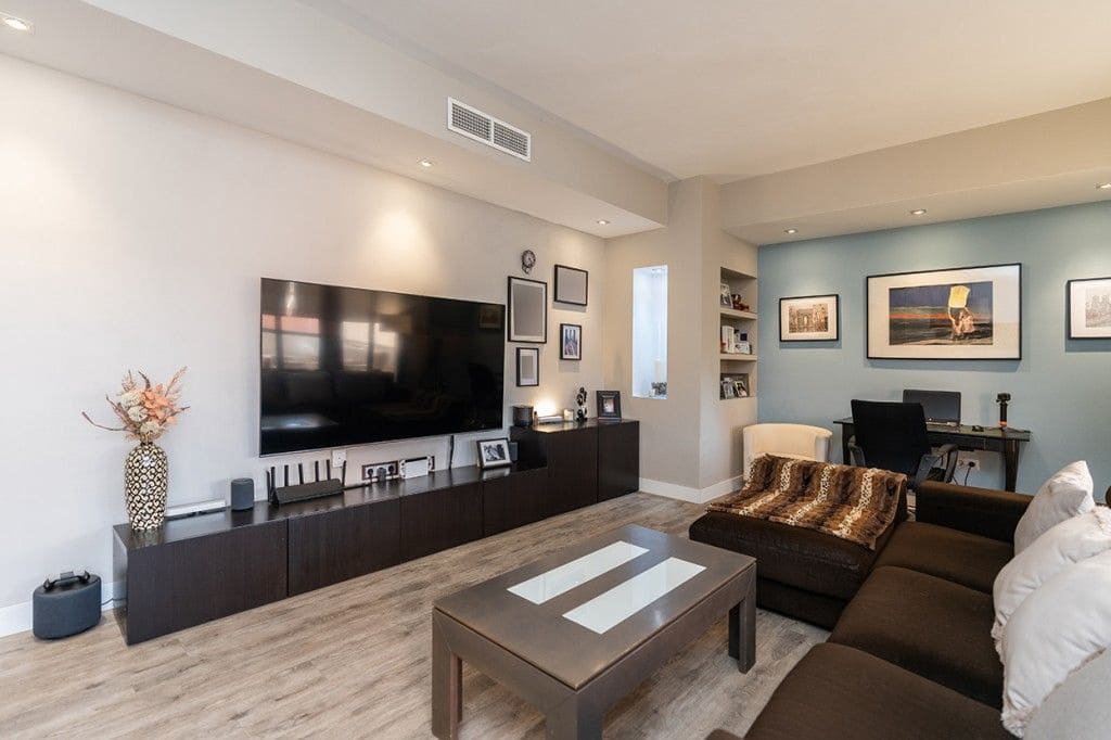 3 bedroom Apartment for sale in Elviria - € 549,000 (Ref: 9501988)