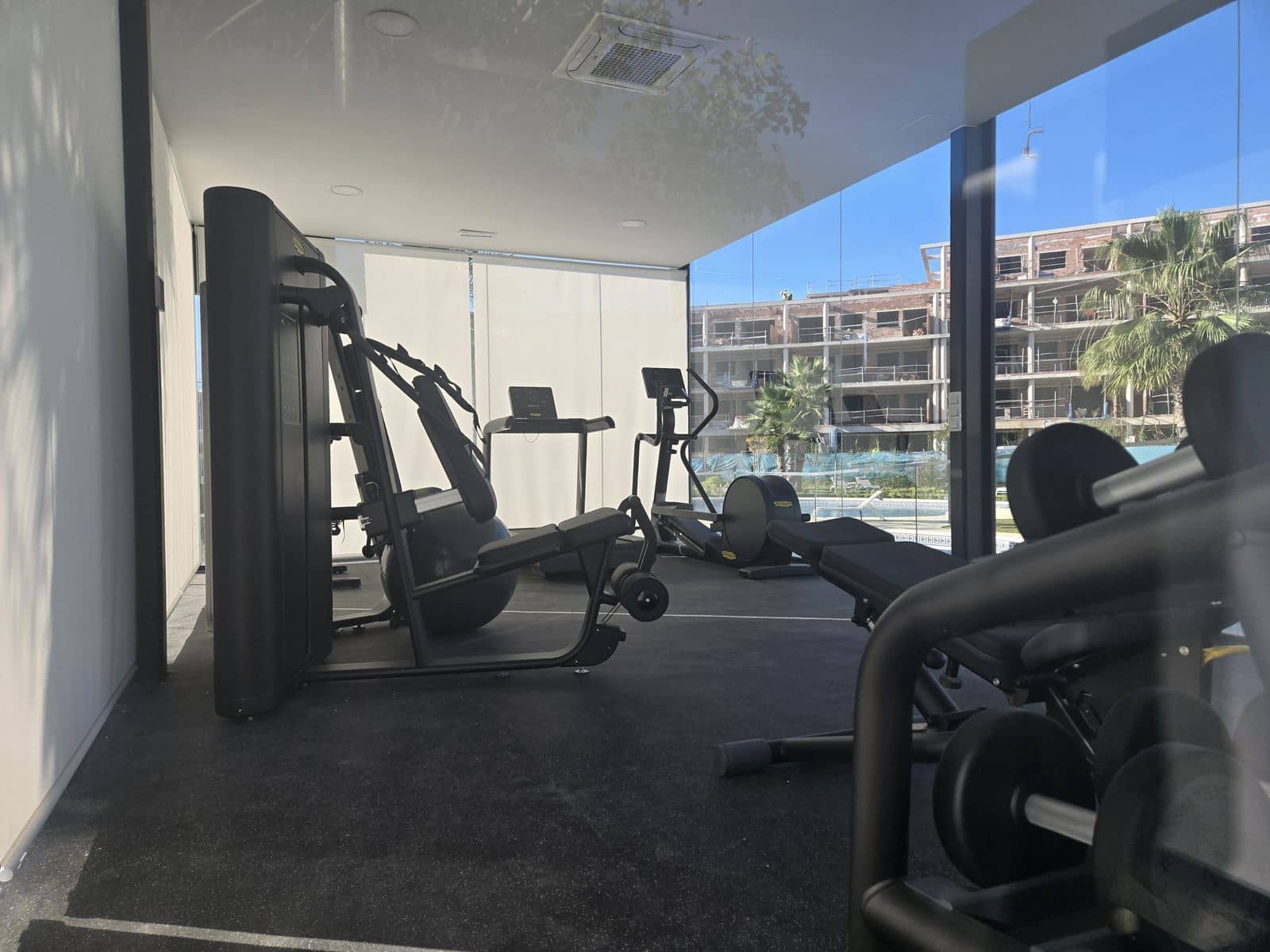 2 bedroom Apartment for sale in La Duquesa / Puerto de la Duquesa - € 359,950 (Ref: 9501990)