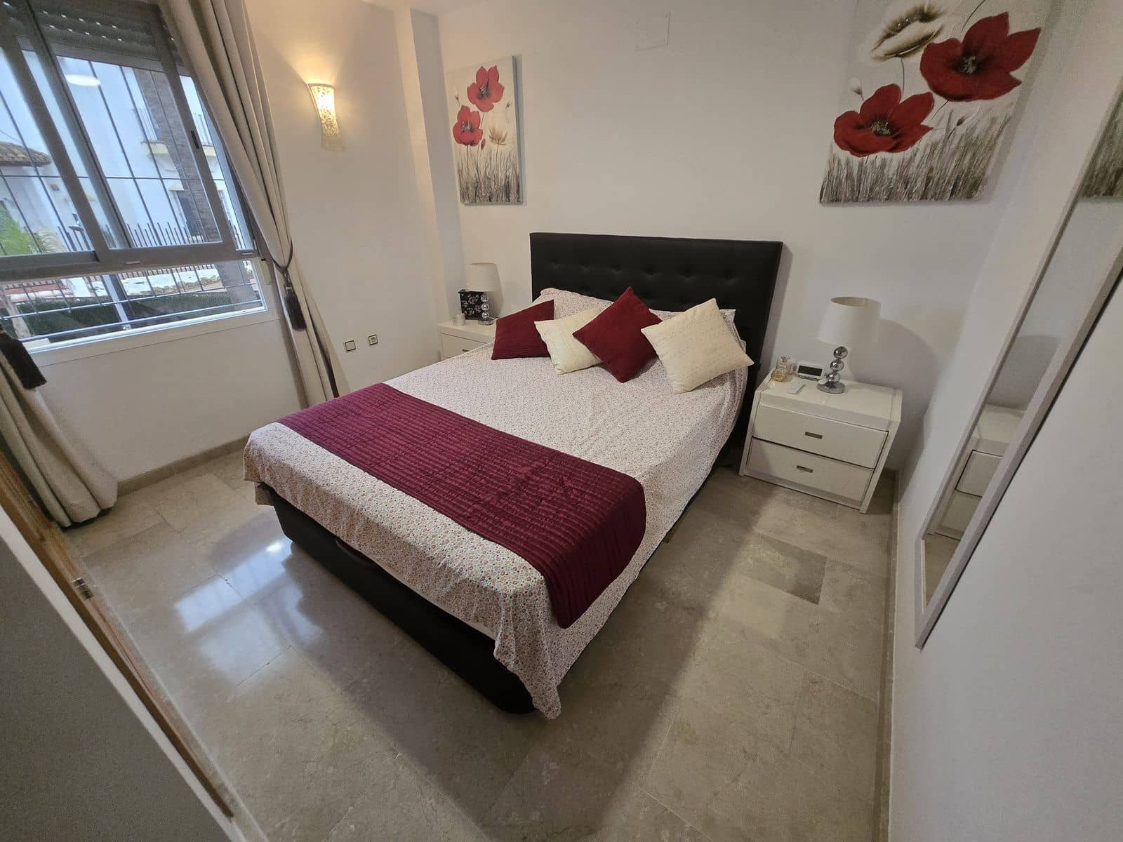 2 bedroom Apartment for sale in La Duquesa / Puerto de la Duquesa - € 359,950 (Ref: 9501990)