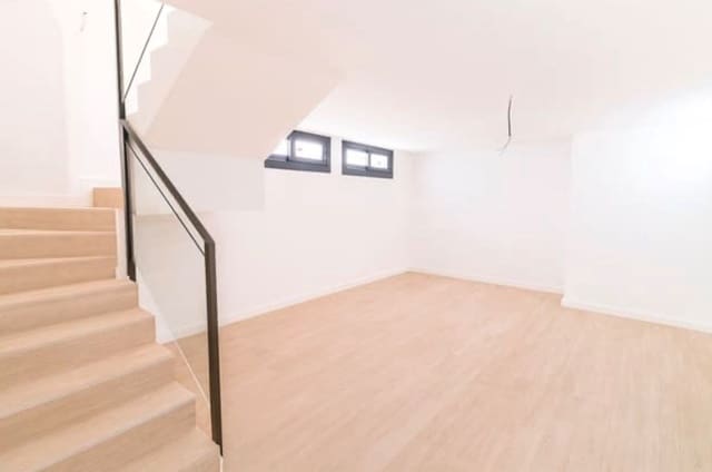 3 sypialnia Willa na sprzedaż w La Duquesa / Puerto de la Duquesa, Manilva - 450 000 € (Ref: 9501991)