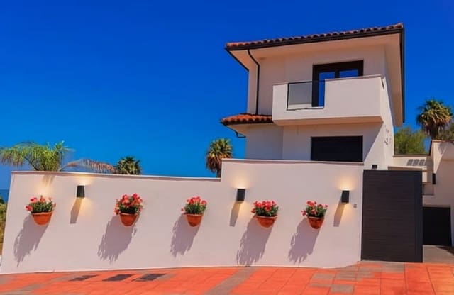 3 sypialnia Willa na sprzedaż w La Duquesa / Puerto de la Duquesa, Manilva - 450 000 € (Ref: 9501991)