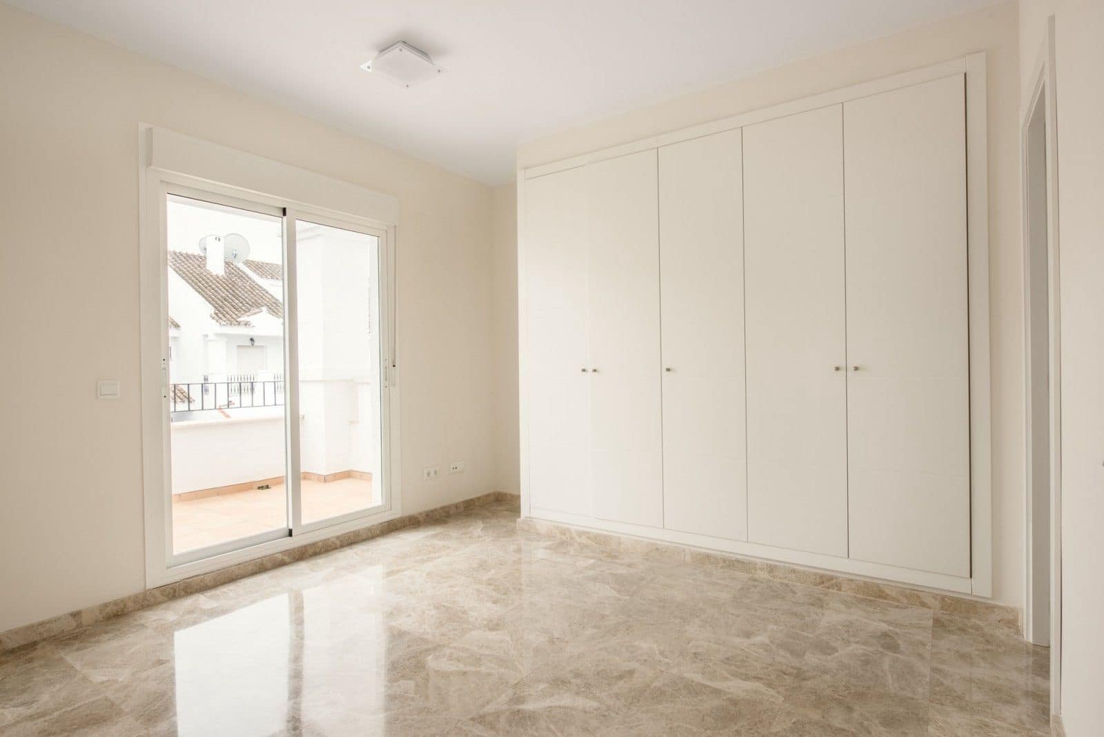 3 soveværelse Semi-Rækkehus til salg i Nueva Andalucia - € 599.000 (Ref: 9501994)