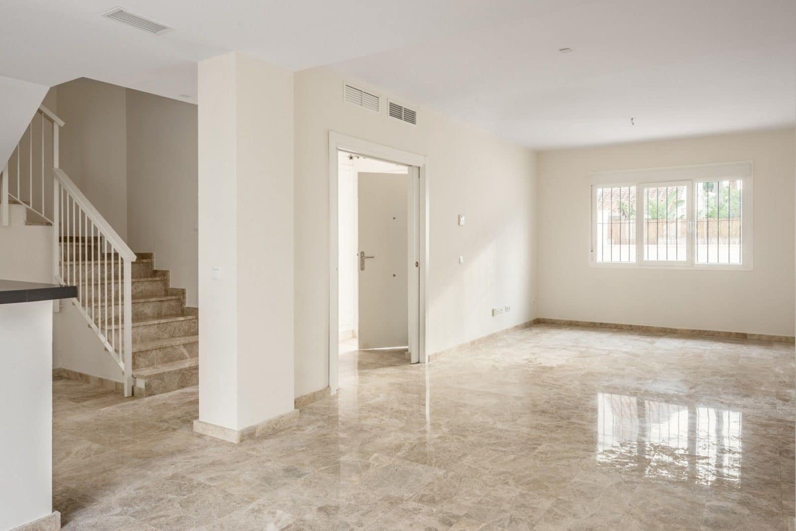 3 soveværelse Semi-Rækkehus til salg i Nueva Andalucia - € 599.000 (Ref: 9501994)