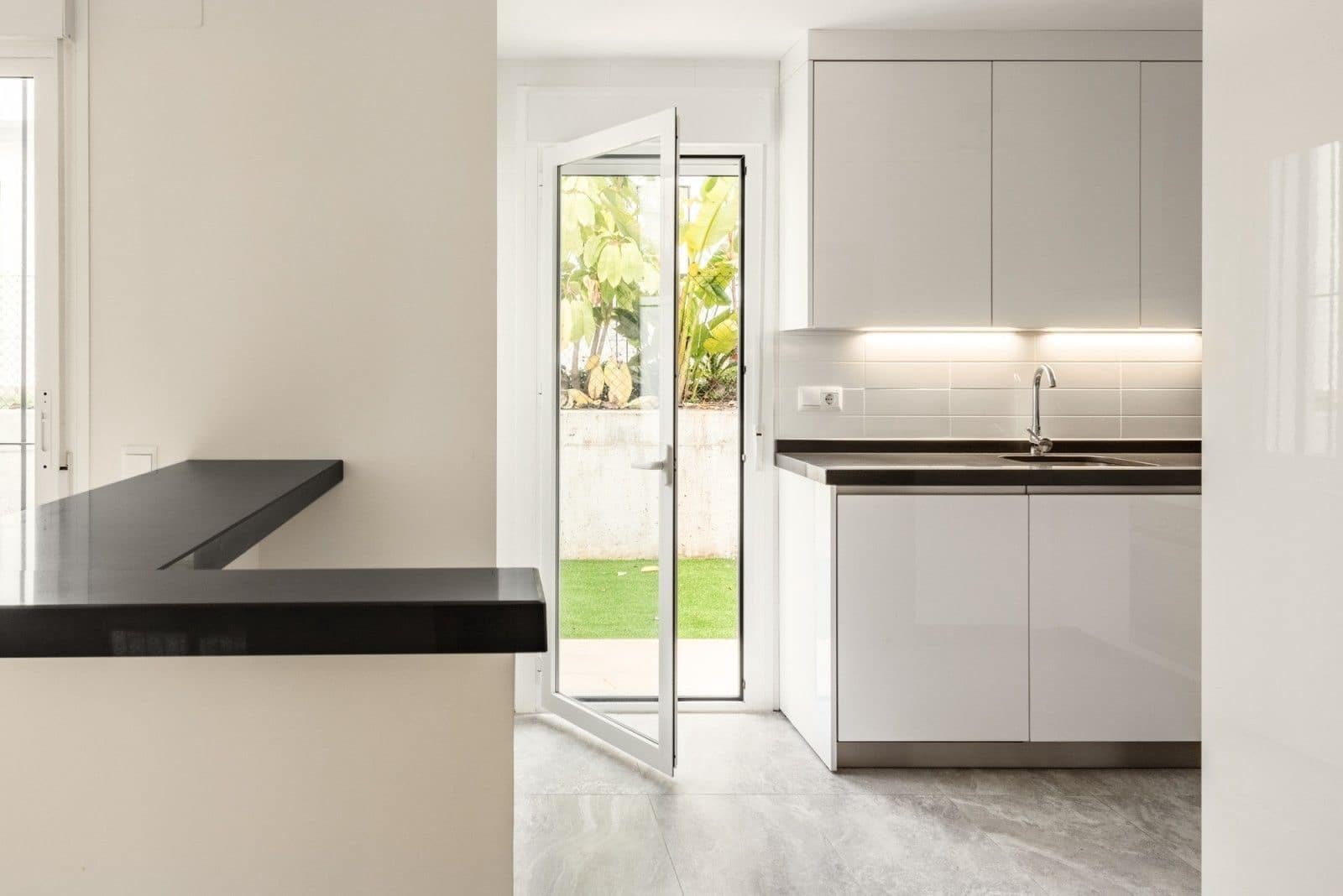 3 soveværelse Semi-Rækkehus til salg i Nueva Andalucia - € 599.000 (Ref: 9501994)