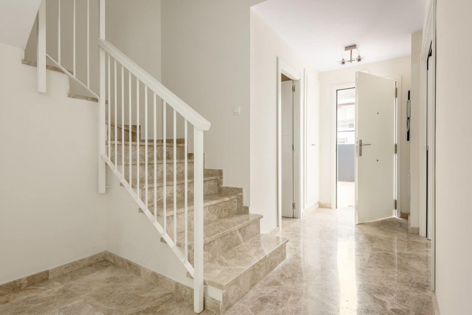 3 soveværelse Semi-Rækkehus til salg i Nueva Andalucia - € 599.000 (Ref: 9501994)