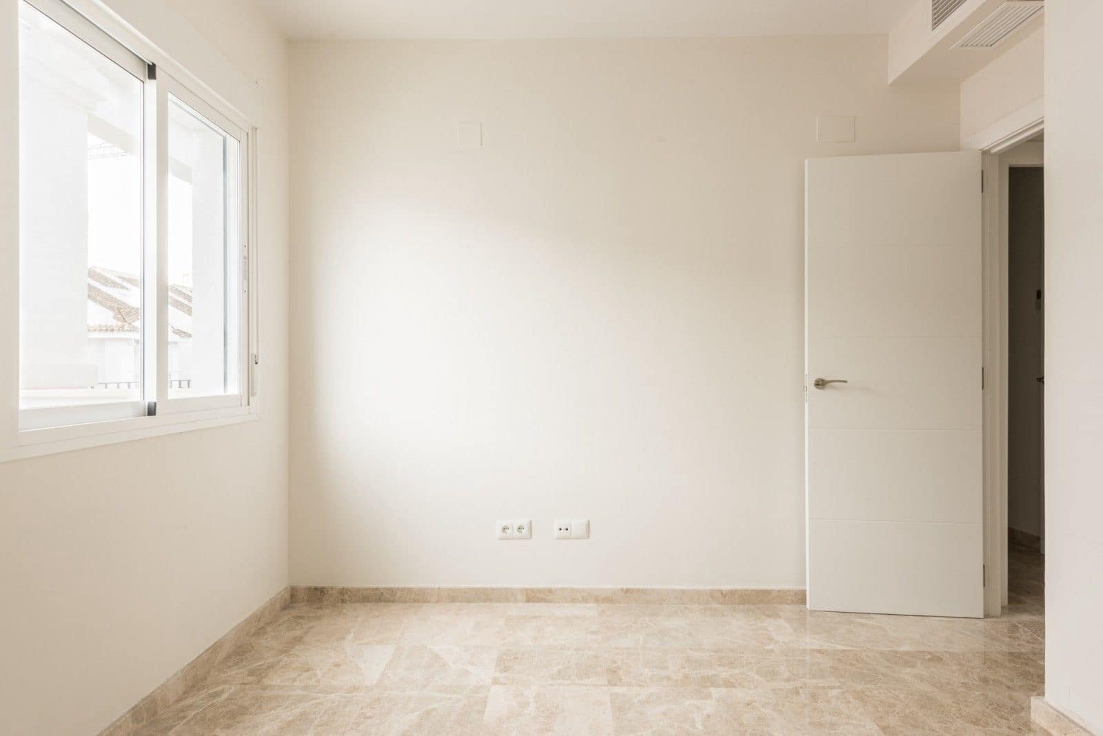 3 soveværelse Semi-Rækkehus til salg i Nueva Andalucia - € 599.000 (Ref: 9501994)