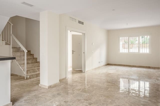 3 soveværelse Semi-Rækkehus til salg i Nueva Andalucia, Marbella - € 599.000 (Ref: 9501994)