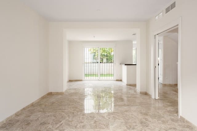 3 soveværelse Semi-Rækkehus til salg i Nueva Andalucia, Marbella - € 599.000 (Ref: 9501994)