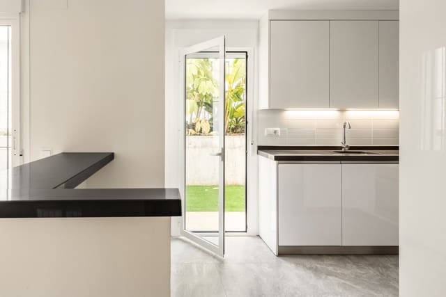 3 soveværelse Semi-Rækkehus til salg i Nueva Andalucia, Marbella - € 599.000 (Ref: 9501994)