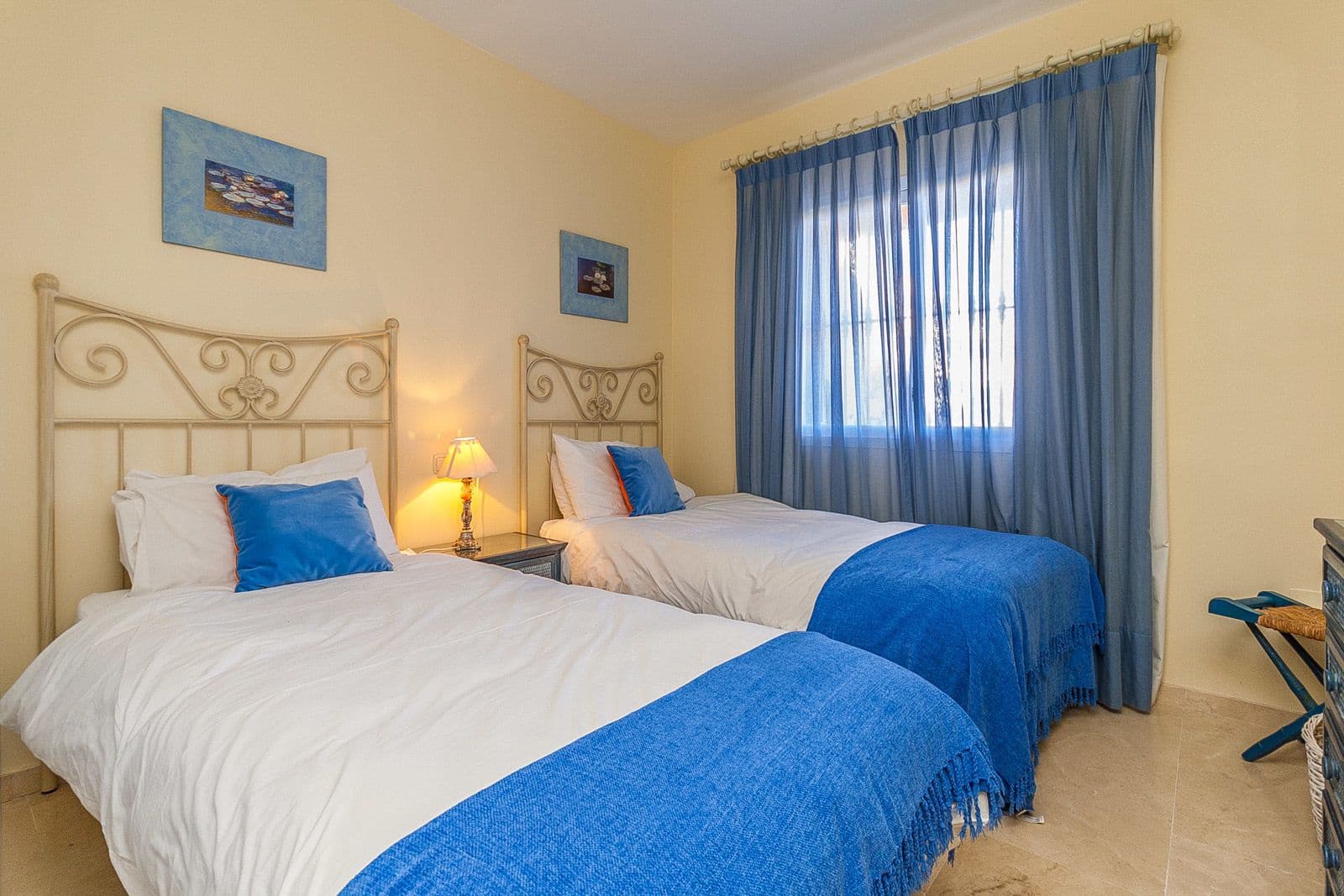 2 bedroom Apartment for sale in Elviria - € 450,000 (Ref: 9502000)