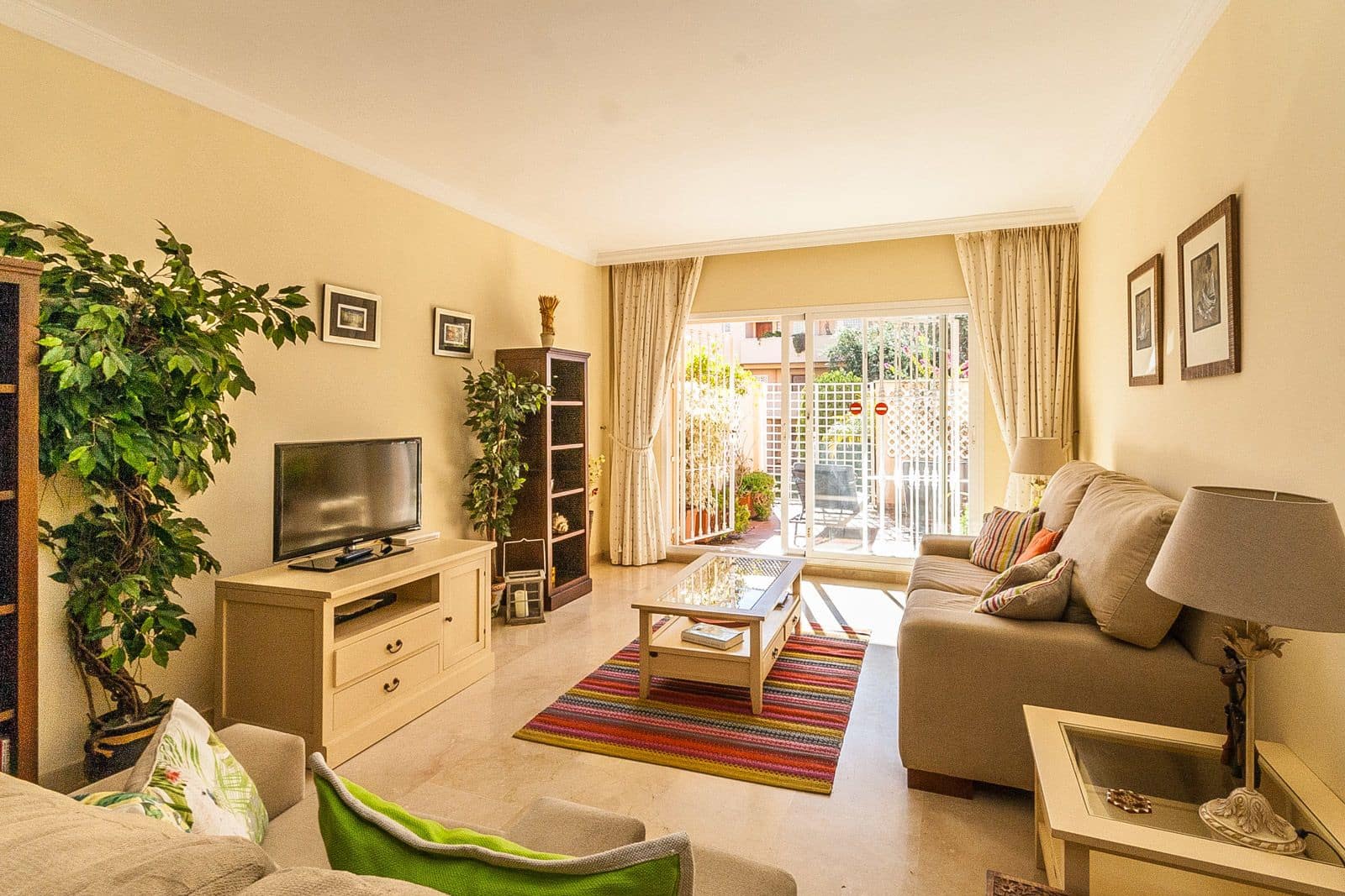 2 bedroom Apartment for sale in Elviria - € 450,000 (Ref: 9502000)