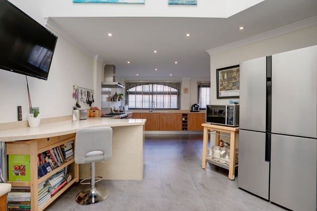 4 bedroom Semi-detached Villa for sale in Cancelada, Estepona - € 625,000 (Ref: 9502001)