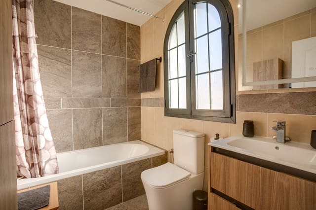 4 bedroom Semi-detached Villa for sale in Cancelada, Estepona - € 625,000 (Ref: 9502001)