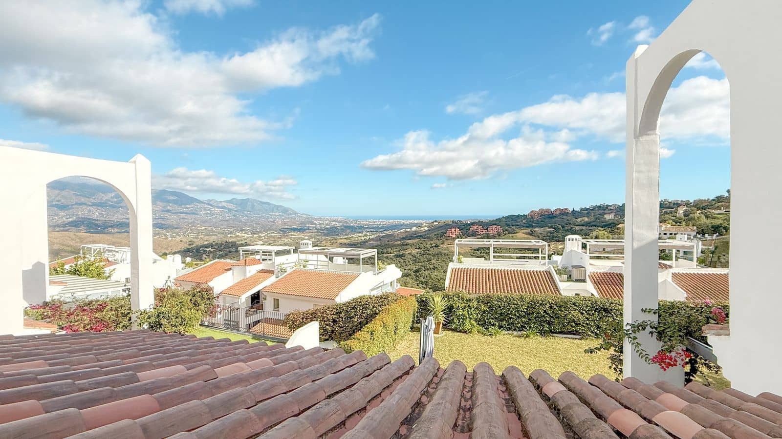 3 bedroom Apartment for sale in La Mairena - € 475,000 (Ref: 9502003)