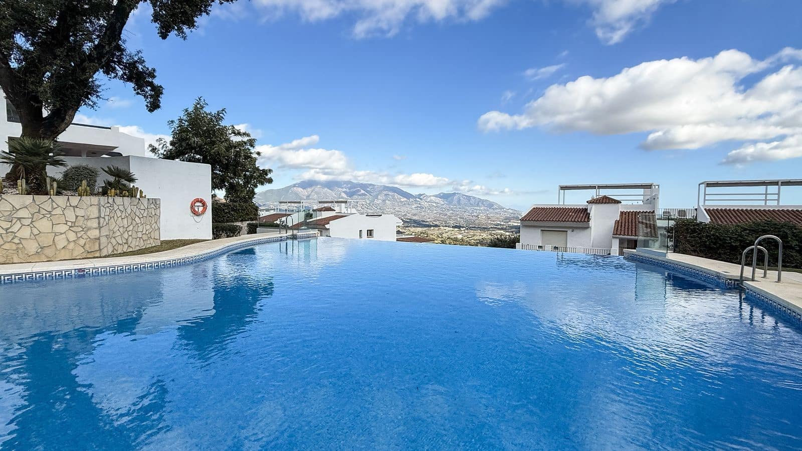 3 bedroom Apartment for sale in La Mairena - € 475,000 (Ref: 9502003)