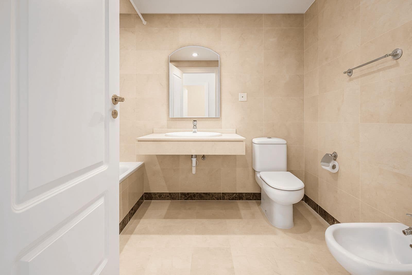 2 bedroom Apartment for sale in La Duquesa / Puerto de la Duquesa - € 260,000 (Ref: 9502004)