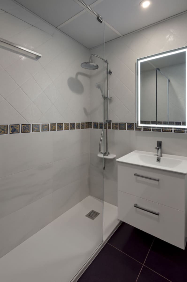 2 bedroom Apartment for sale in La Duquesa / Puerto de la Duquesa - € 290,000 (Ref: 9502005)