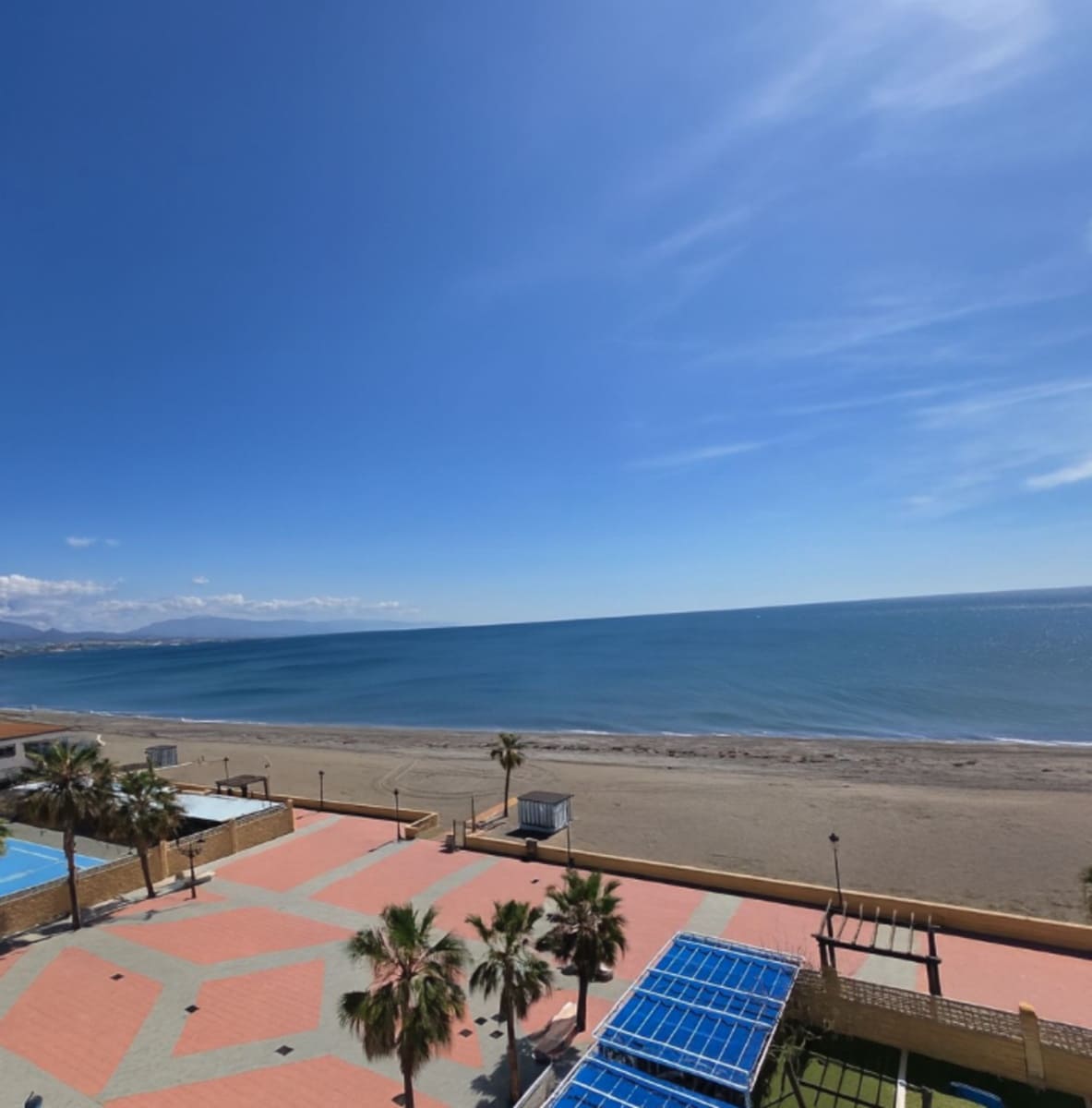 2 bedroom Apartment for sale in La Duquesa / Puerto de la Duquesa - € 290,000 (Ref: 9502005)