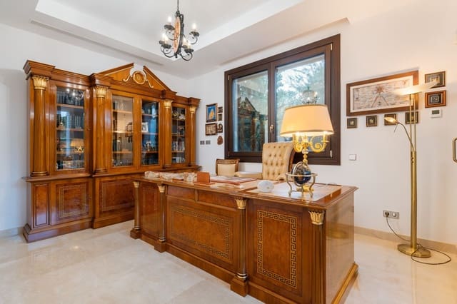 Chalet de 7 habitaciones en Guadalmina Baja, Marbella en venta - 5.190.000 € (Ref: 9502010)