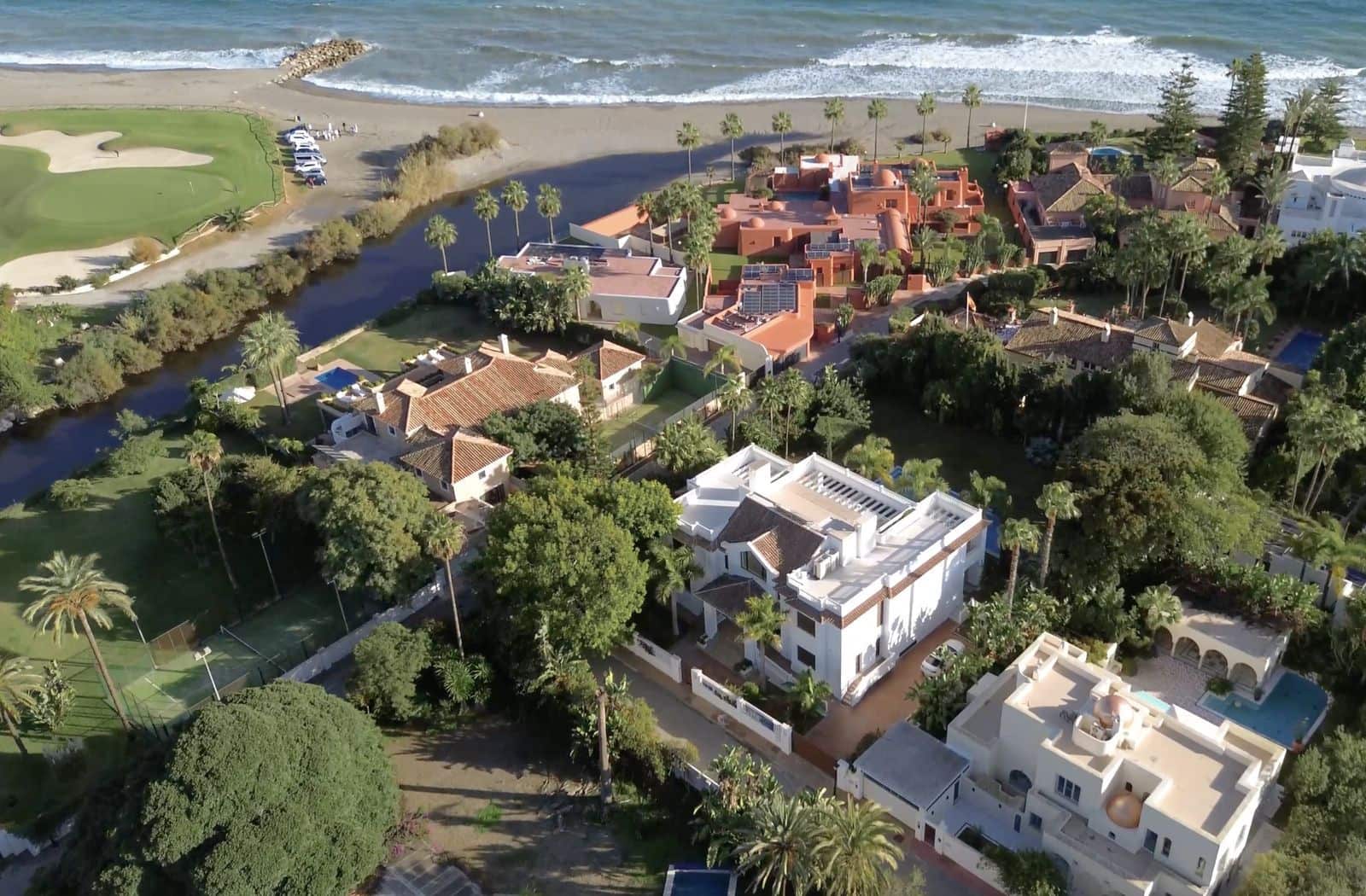 Chalet de 7 habitaciones en Guadalmina en venta - 5.190.000 € (Ref: 9502010)