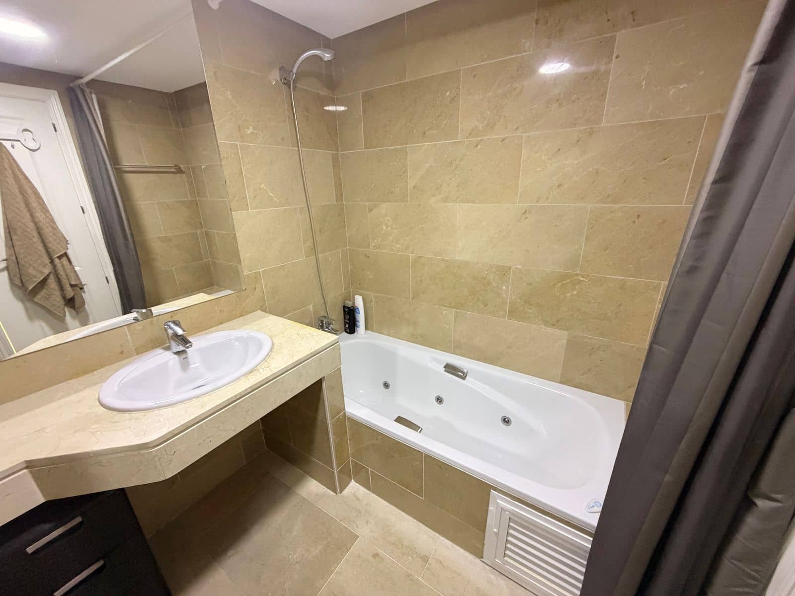 2 bedroom Apartment for sale in La Duquesa / Puerto de la Duquesa - € 265,000 (Ref: 9502018)