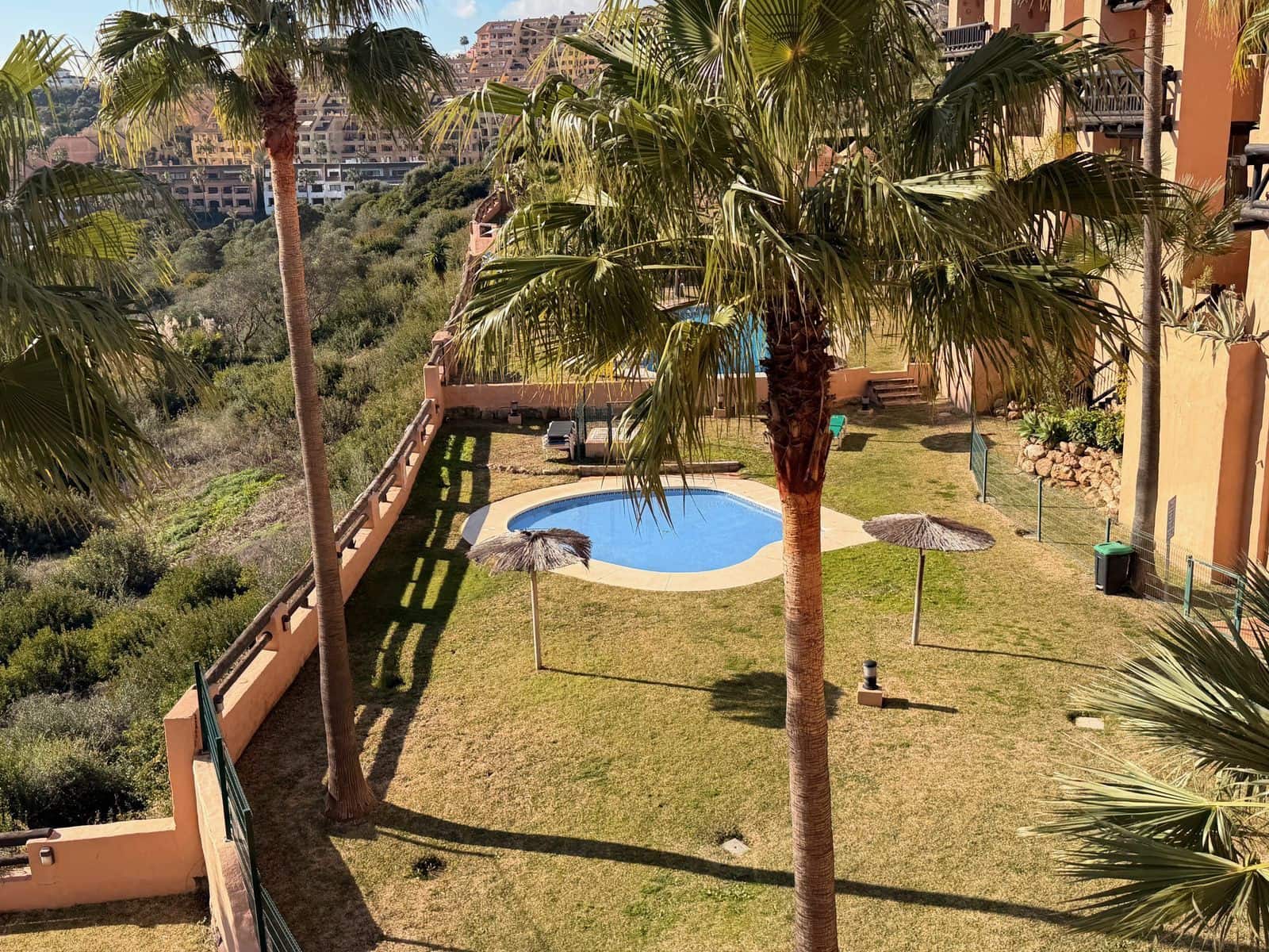 2 bedroom Apartment for sale in La Duquesa / Puerto de la Duquesa - € 265,000 (Ref: 9502018)