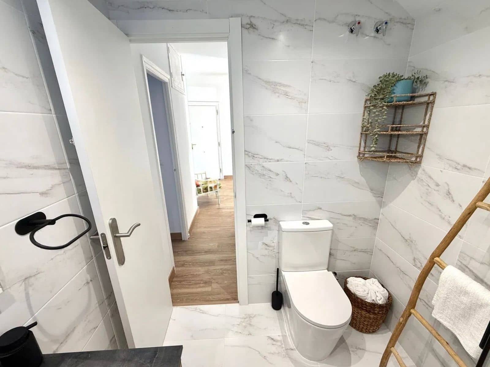 3 bedroom Apartment for sale in Calahonda - € 350,000 (Ref: 9502020)