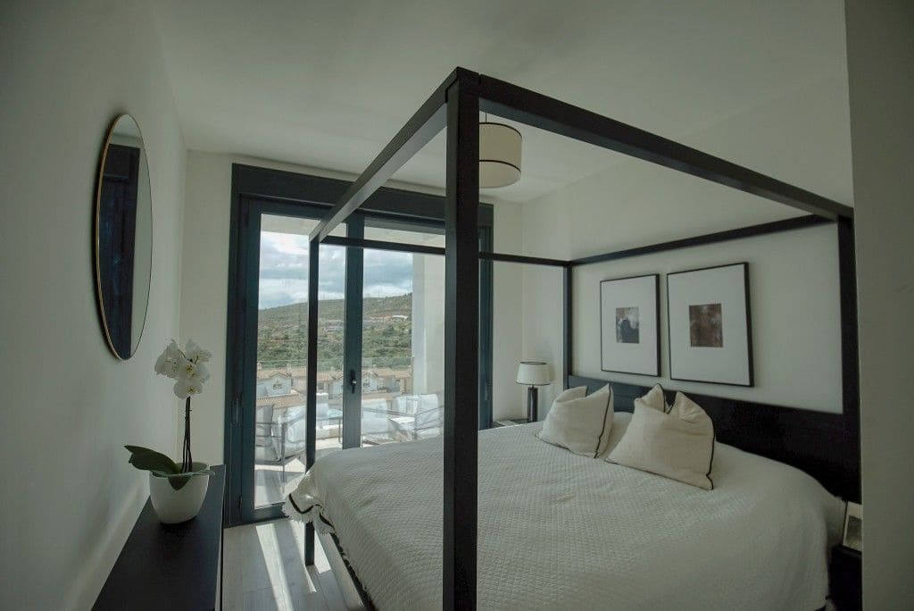 3 soverom Kjedet enebolig til salgs i Manilva - € 699 000 (Ref: 9502026)