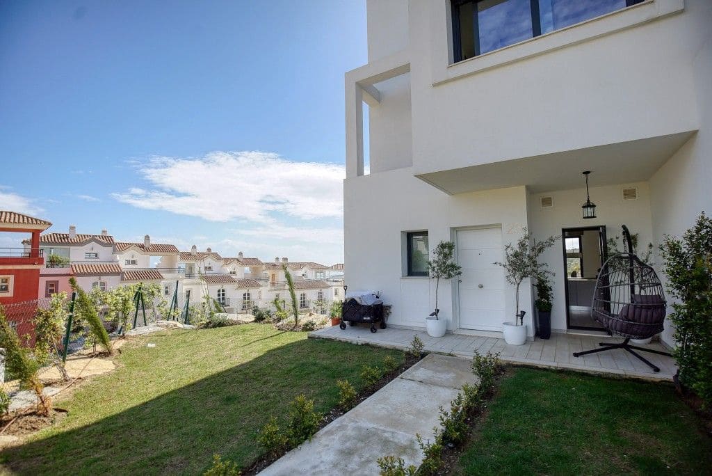 3 soverom Kjedet enebolig til salgs i Manilva - € 699 000 (Ref: 9502026)