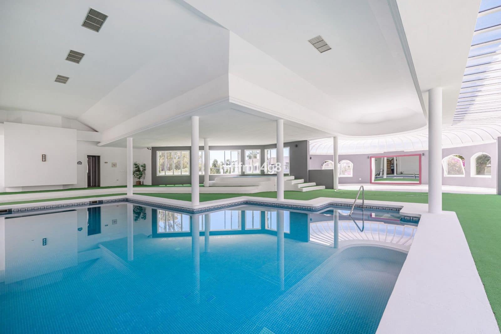 1 bedroom Penthouse for sale in Nueva Andalucia - € 379,000 (Ref: 9502034)