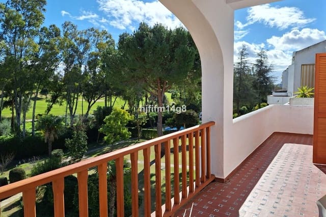 1 bedroom Penthouse for sale in Nueva Andalucia, Marbella - € 379,000 (Ref: 9502034)