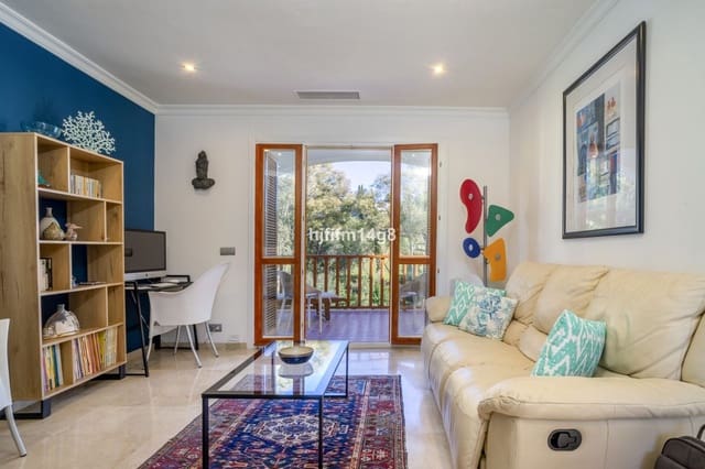 1 bedroom Penthouse for sale in Nueva Andalucia, Marbella - € 379,000 (Ref: 9502034)