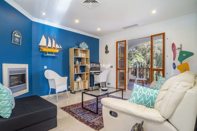 1 bedroom Penthouse for sale in Nueva Andalucia, Marbella - € 379,000 (Ref: 9502034)