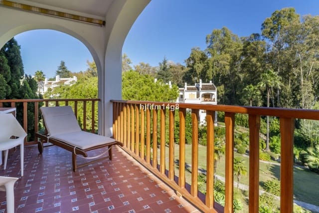 1 bedroom Penthouse for sale in Nueva Andalucia, Marbella - € 379,000 (Ref: 9502034)