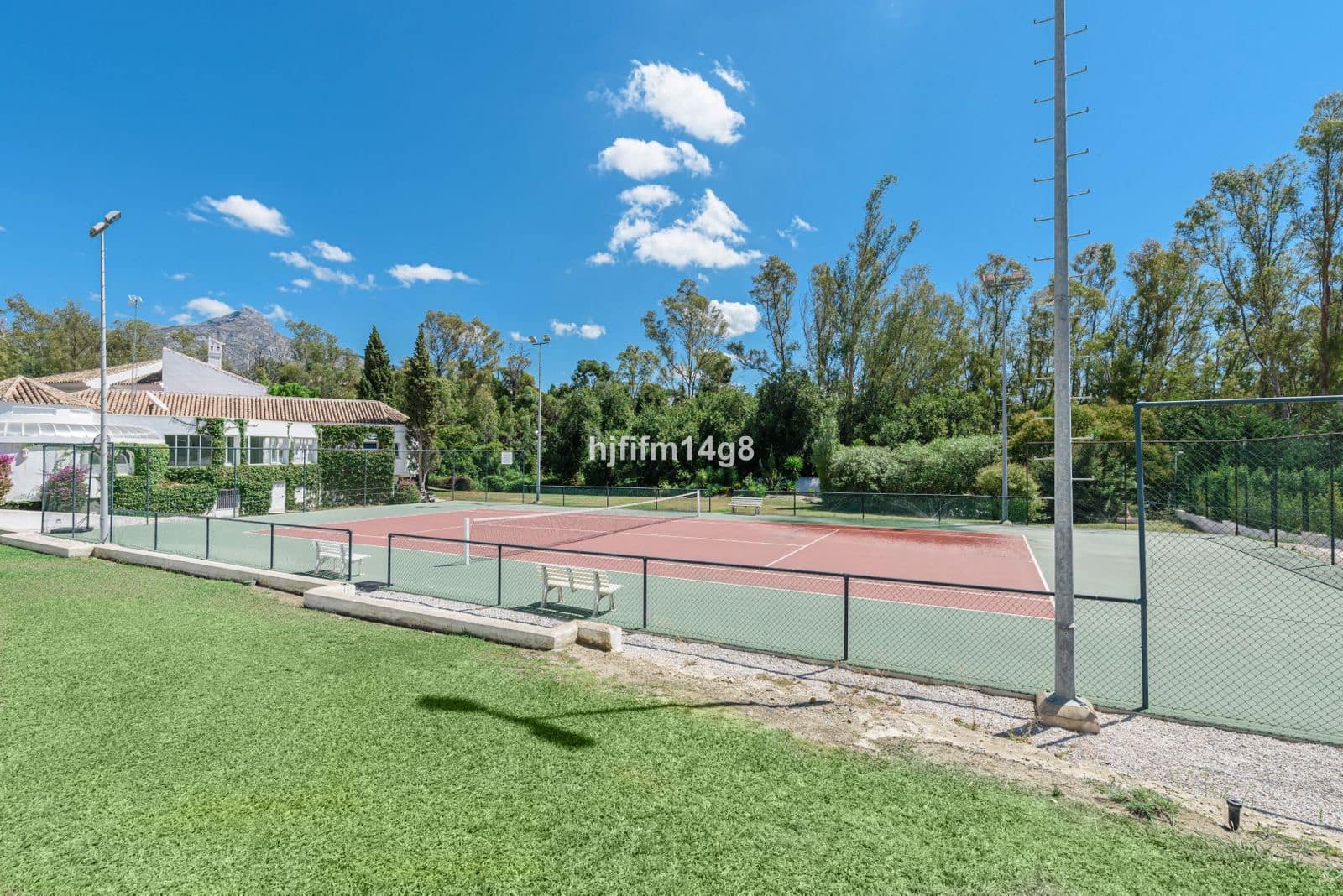 1 bedroom Penthouse for sale in Nueva Andalucia - € 379,000 (Ref: 9502034)