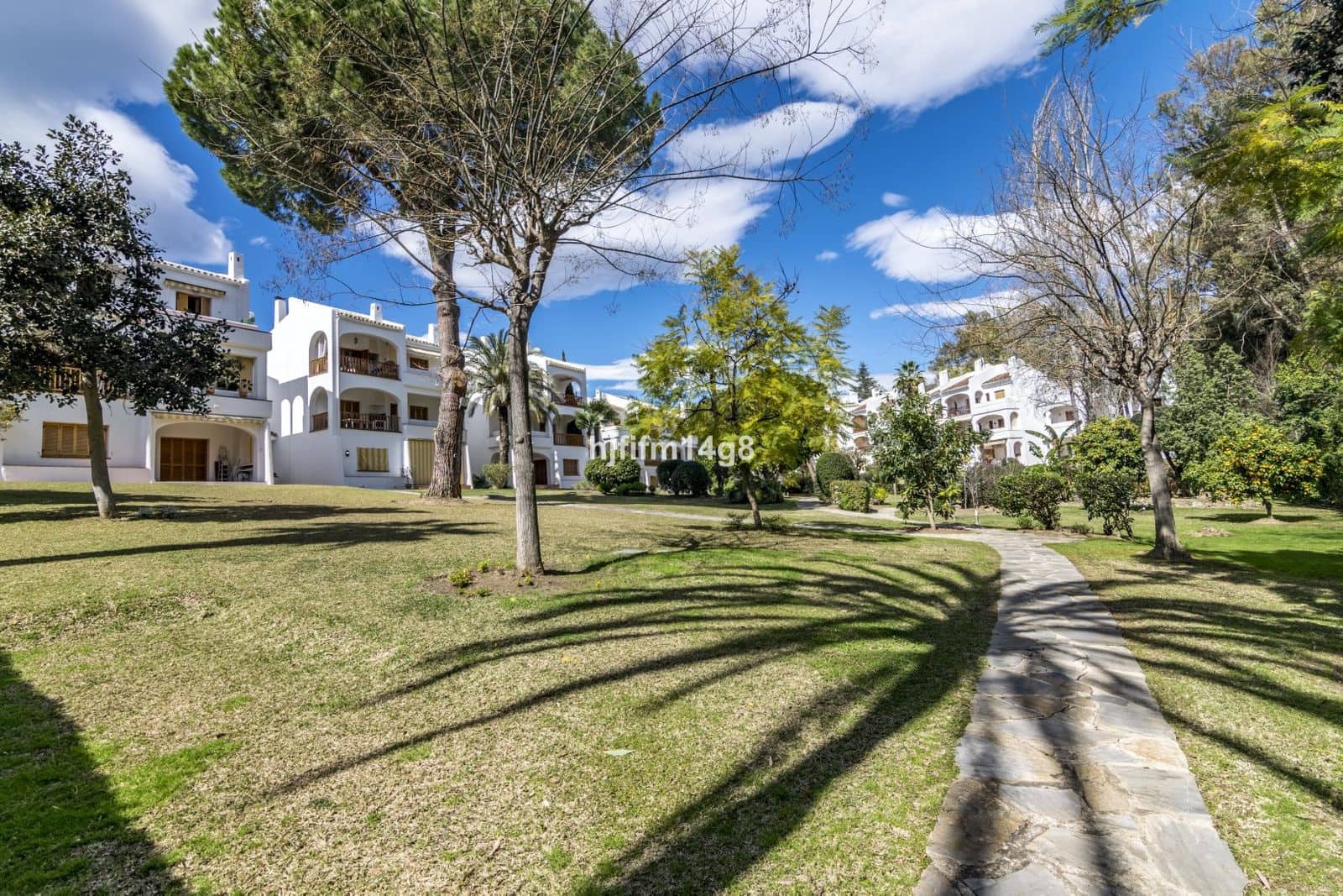 1 bedroom Penthouse for sale in Nueva Andalucia - € 379,000 (Ref: 9502034)